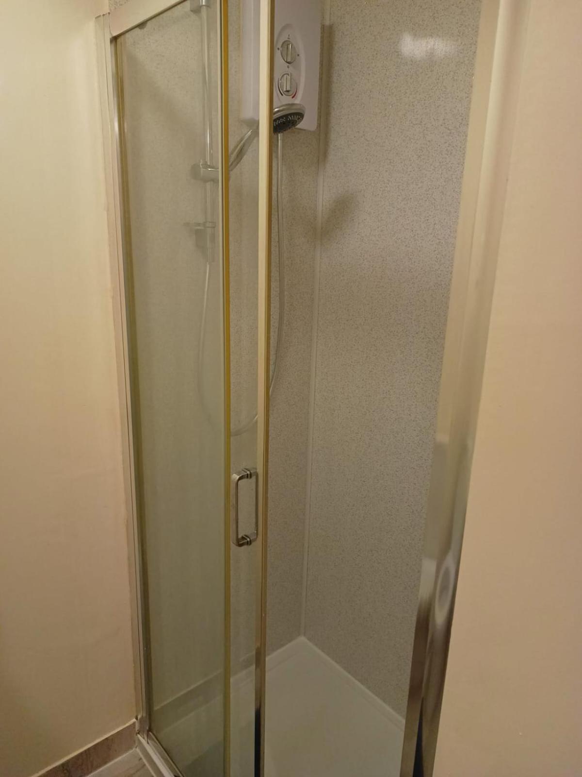 Hotel Aster House Milton  Esterno foto